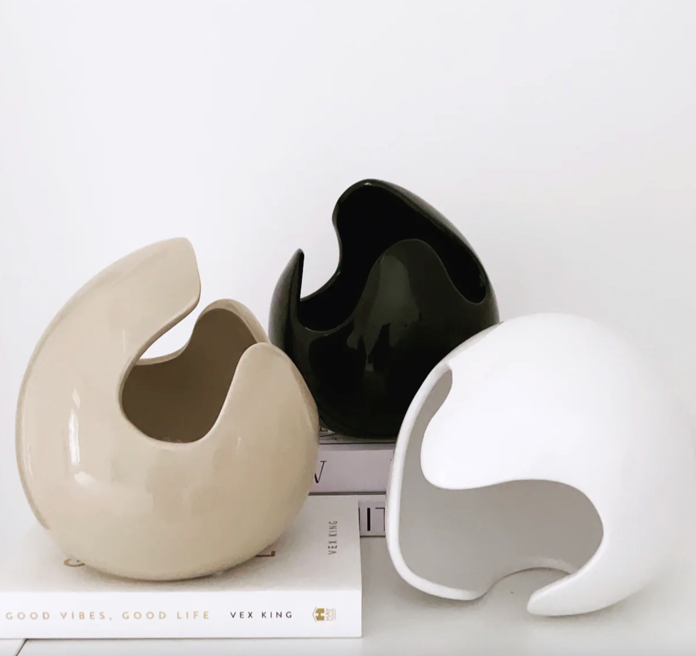 Tula Vase - Black Gloss