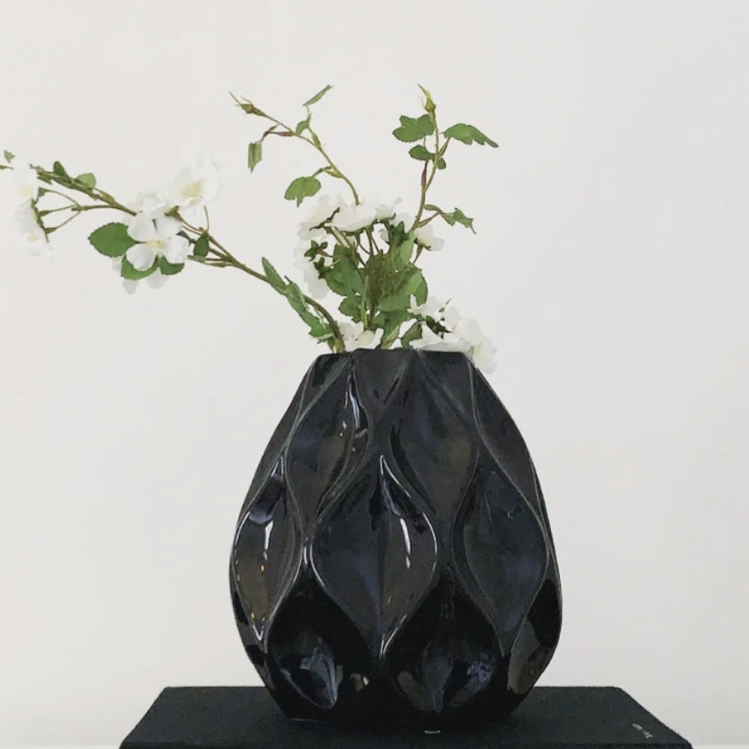 Nico Vase - Gloss Black